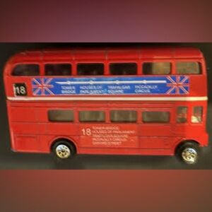Model 1:8 scale double-decker bus red LONDON UK 18 bridge vintage